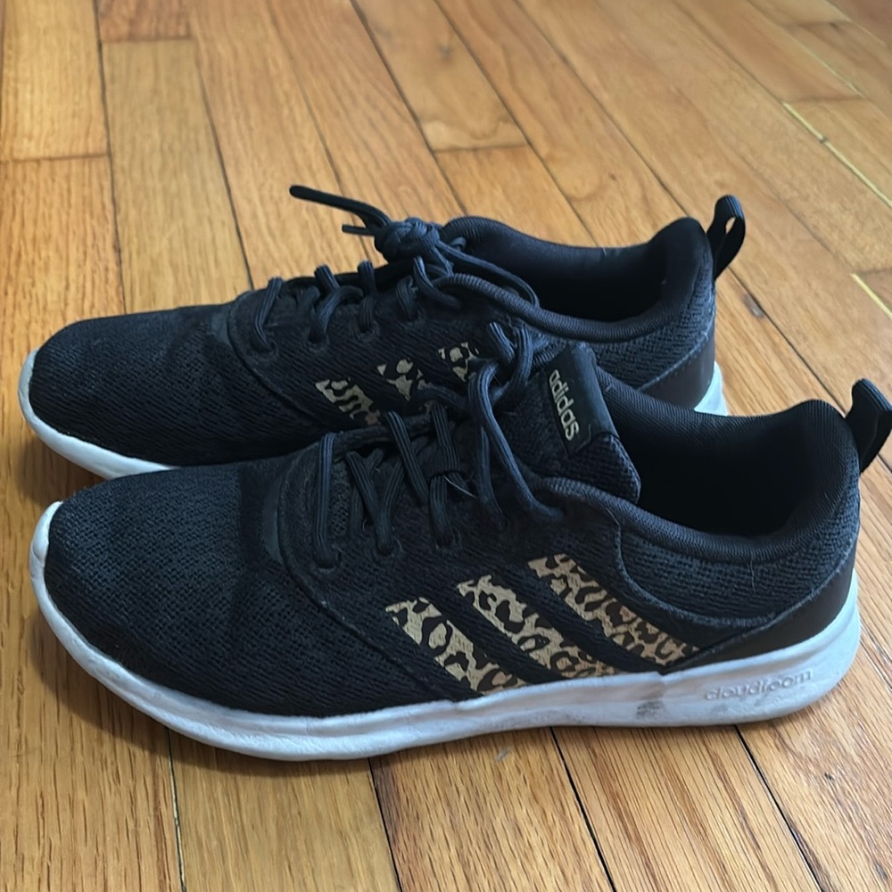 Women’s size 7 adidas